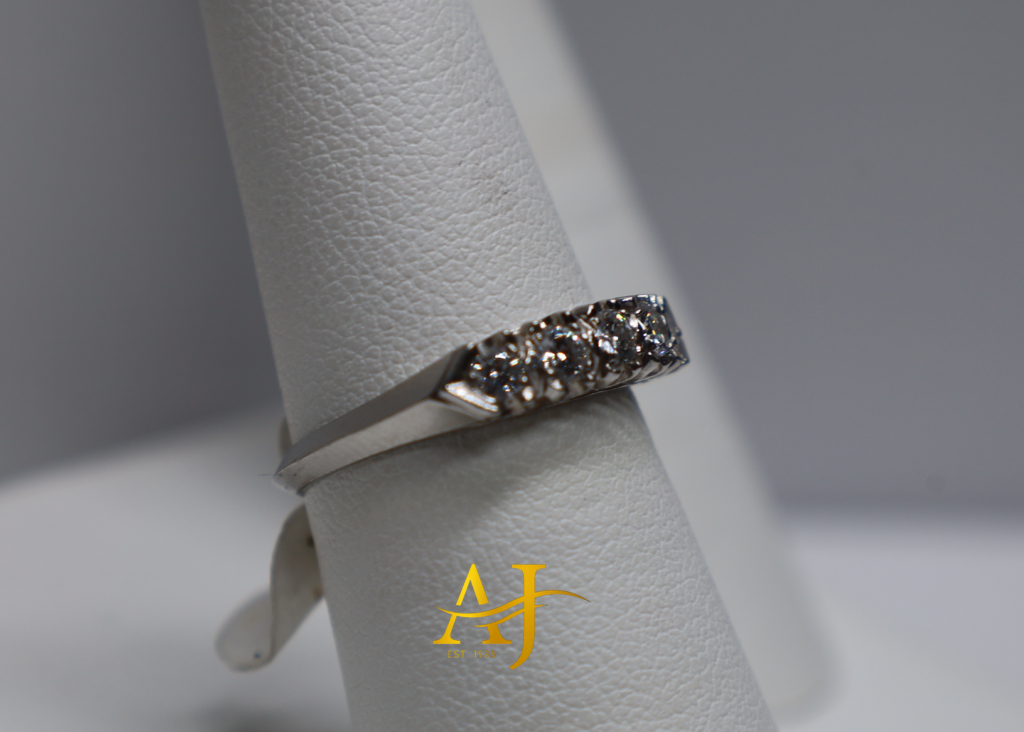 14K White Gold Diamond Wedding Band