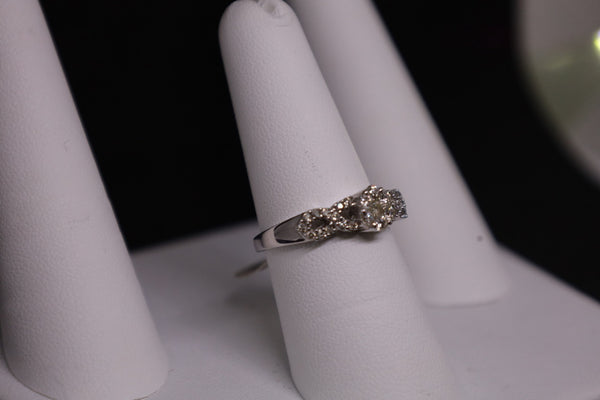 Diamante flor de 14 kt