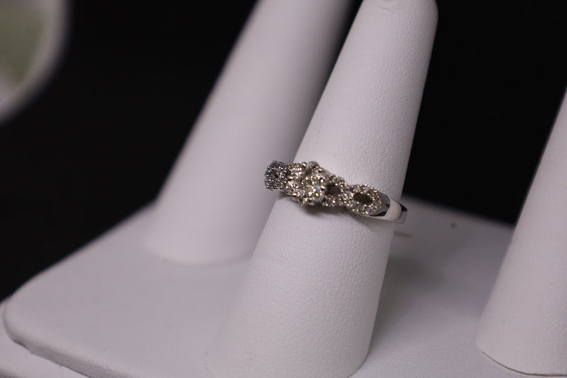 14KT Flower Diamond